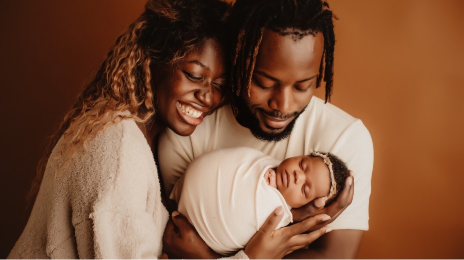 When’s the Best Time to Take Newborn Family Photos?