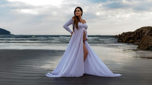 Hair And Makeup Tips For Windy Beaches Maternity Shoot