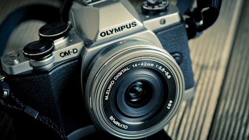 What Is The Difference Between Mirrorless And DSLR