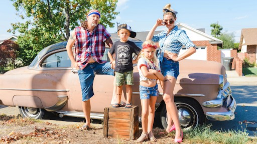 Why Family Photo Poses Matter